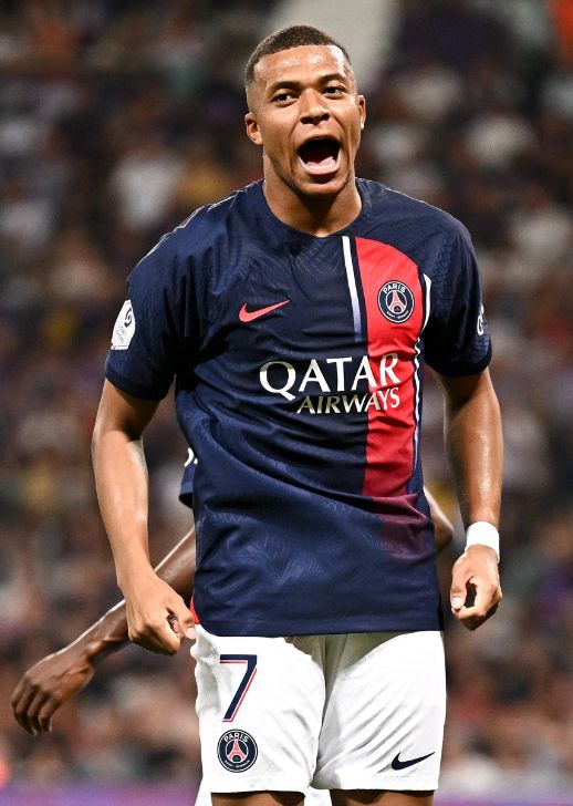 Mbappe ghi bàn