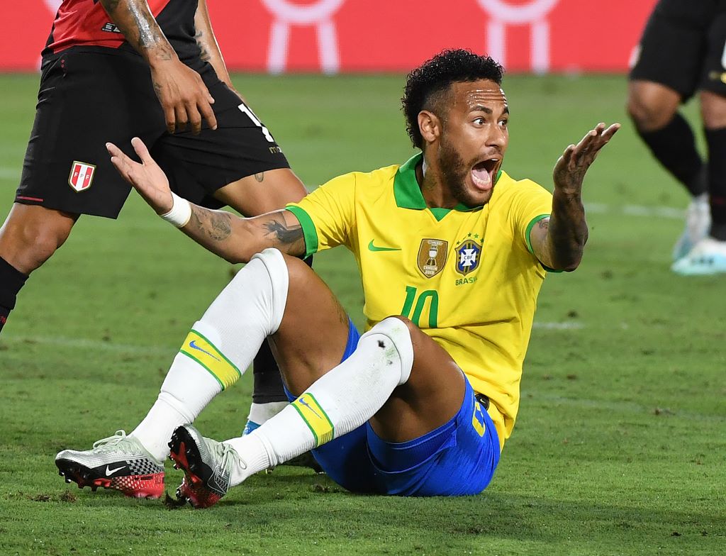 Neymar bị kiện
