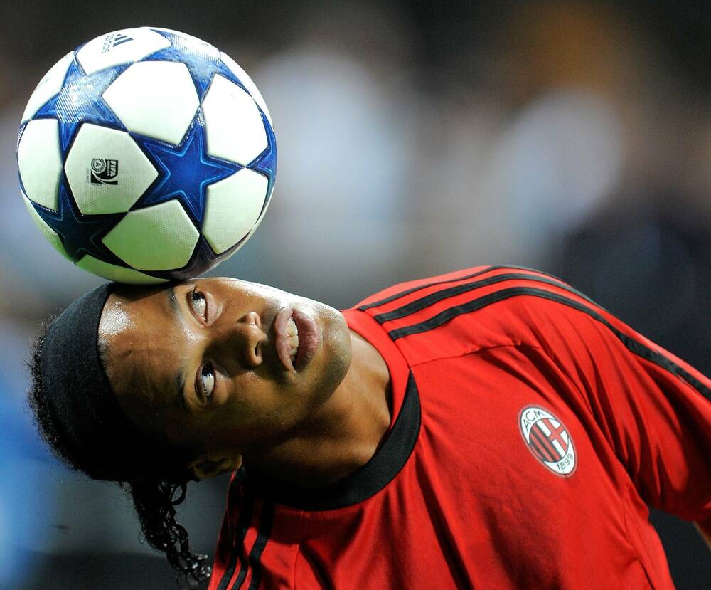 Vị trí đá của Ronaldinho