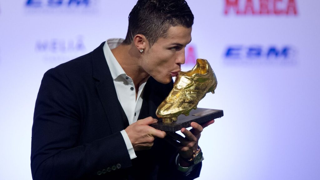 Ronaldo có bao nhiêu chiếc giày vàng